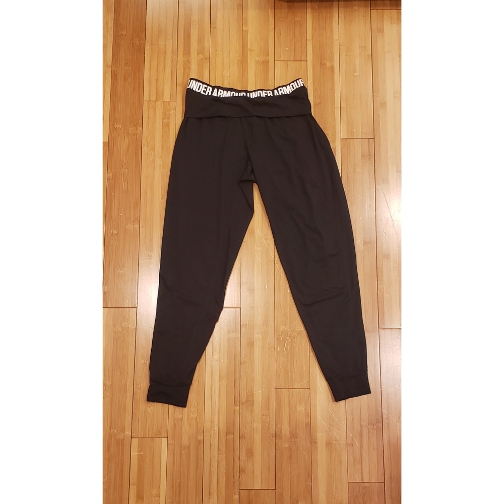 UA Black studio fit pants w/ pockets